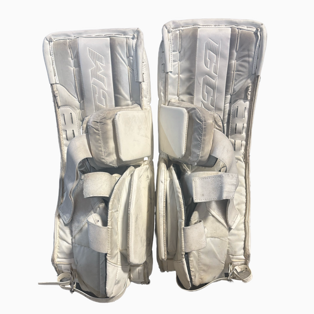 CCM Extreme Flex 5.5 - Used Junior Goalie Pad Set (White)