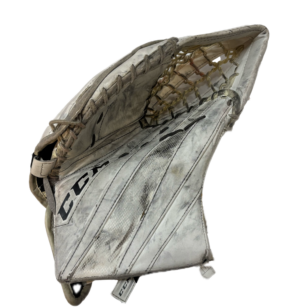 CCM Extreme Flex 5.5 - Used Full Right Junior Goalie Glove (White)