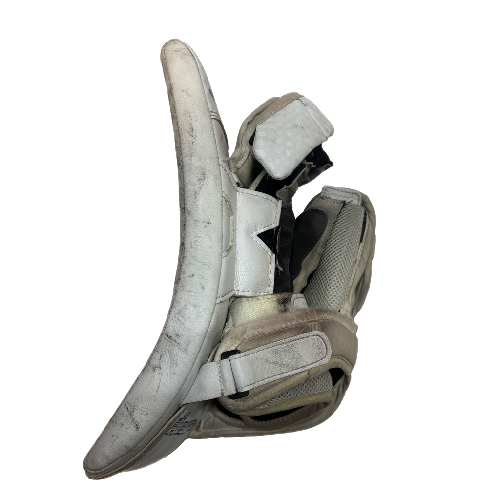 Vaughn Velocity V9 - Used Pro Stock Goalie Blocker (White)