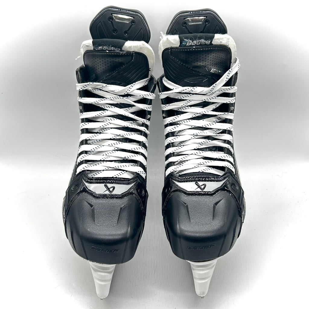 Bauer Supreme Shadow - NHL Pro Stock Skates - Jesperi Kotkaniemi - Size L: 8.75D/R: 8 7/8D