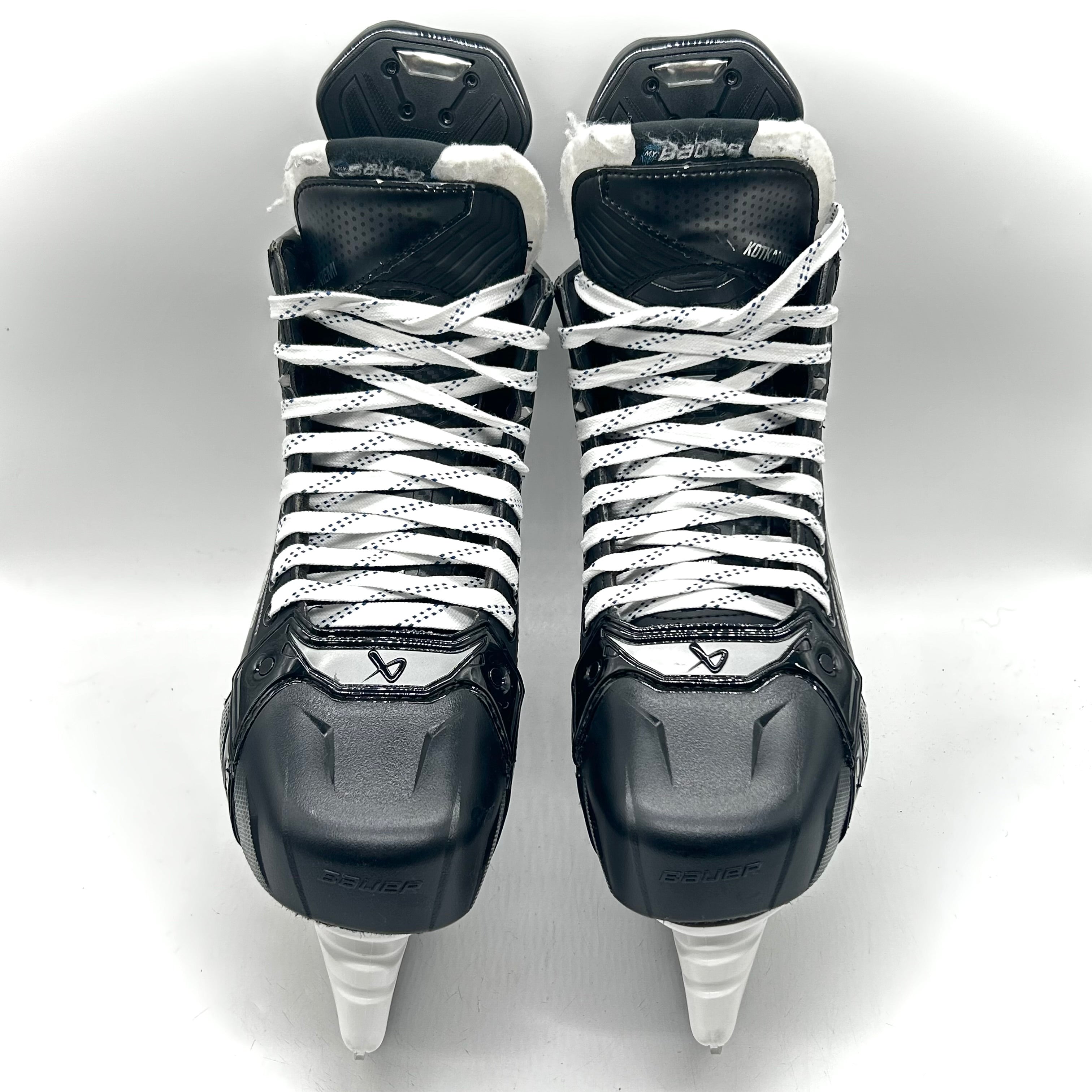 Bauer Supreme Shadow - NHL Pro Stock Skates - Jesperi Kotkaniemi - Size L: 8.75D/R: 8 7/8D