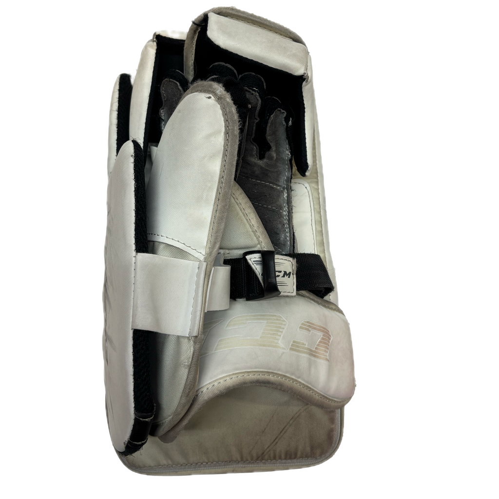 CCM Extreme Flex 5.5 - Used Full Right Junior Goalie Blocker (White)