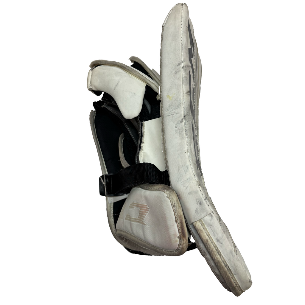 CCM Extreme Flex 5.5 - Used Full Right Junior Goalie Blocker (White)